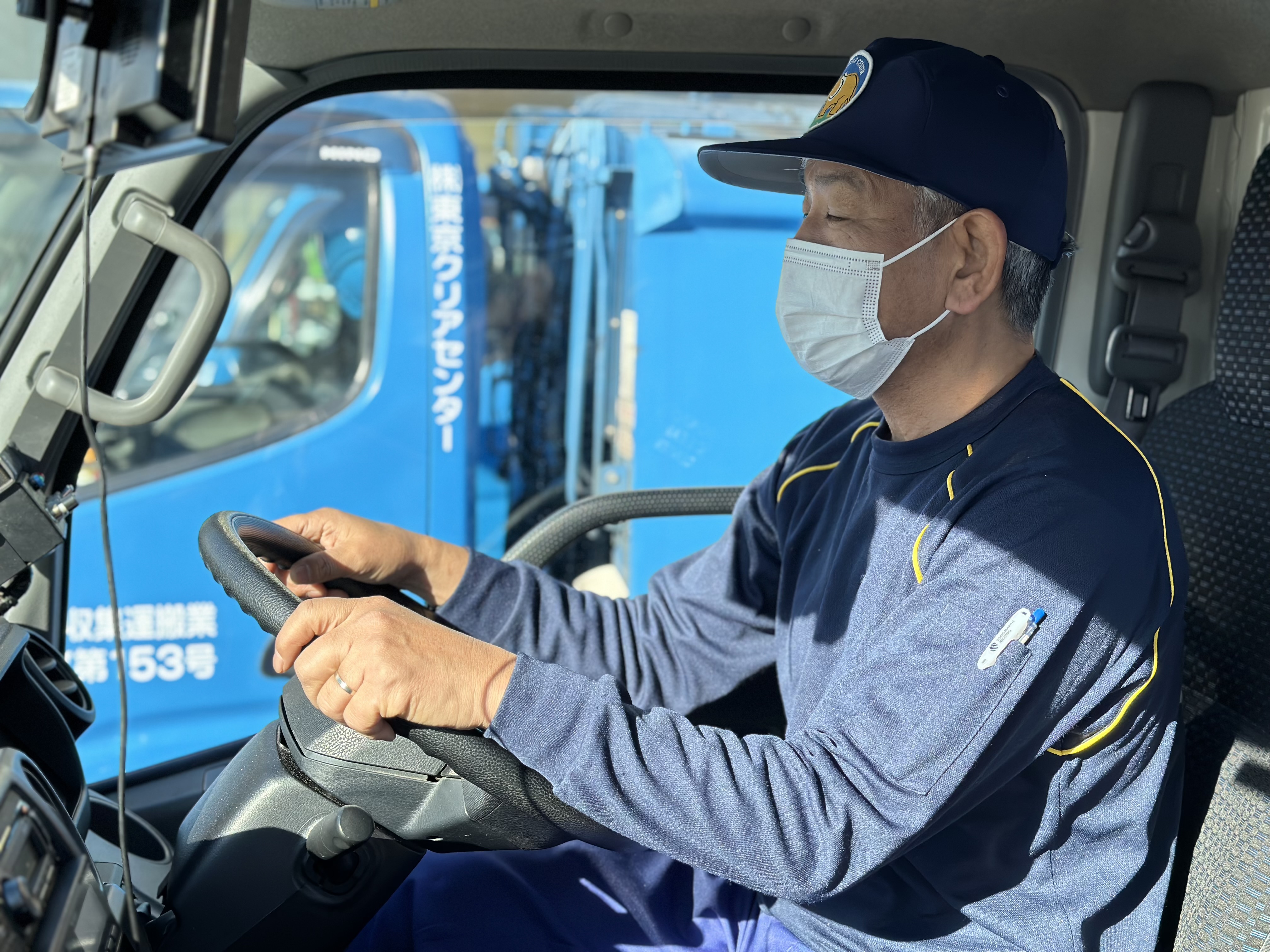 夜間産業廃棄物回収ドライバー